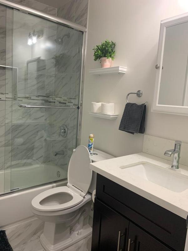 Gated Contemporary 3 Bedroom - 2 Bathroom Home In South La Plus Parking Los Angeles Exterior foto