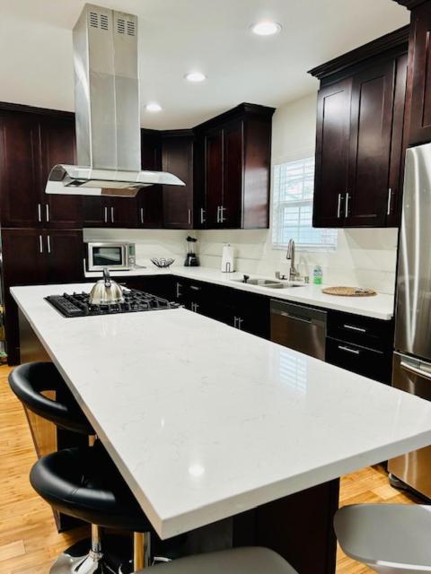 Gated Contemporary 3 Bedroom - 2 Bathroom Home In South La Plus Parking Los Angeles Exterior foto