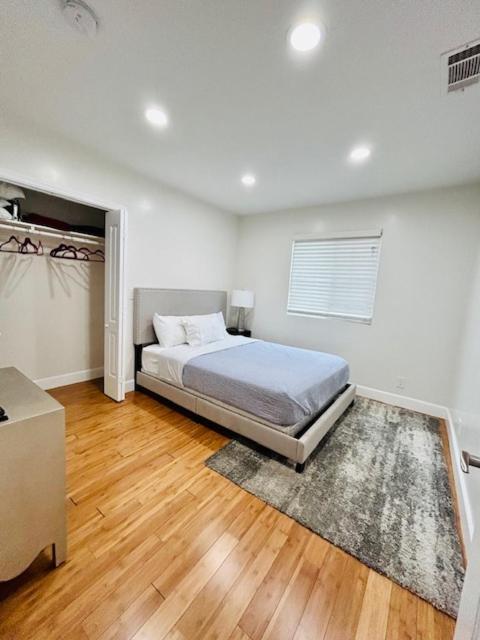 Gated Contemporary 3 Bedroom - 2 Bathroom Home In South La Plus Parking Los Angeles Exterior foto