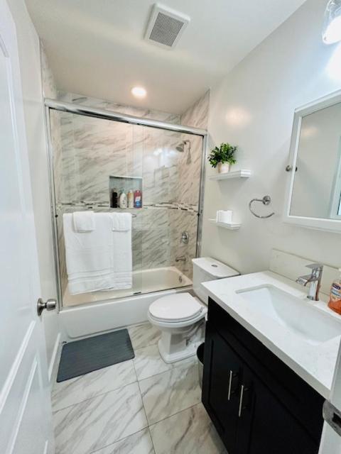 Gated Contemporary 3 Bedroom - 2 Bathroom Home In South La Plus Parking Los Angeles Exterior foto